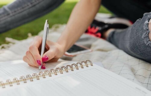 Aanmoedigende gesprekken om angst te kanaliseren en te verlichten