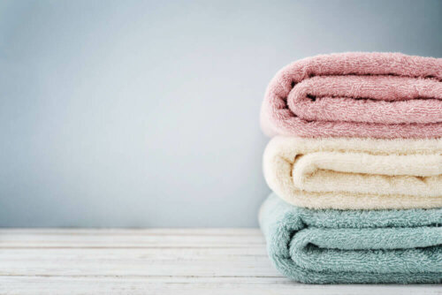 Some towels for a compress to treat ingrown hairs.
