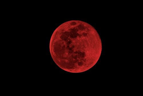wpływ księżyca krwawy księżyc