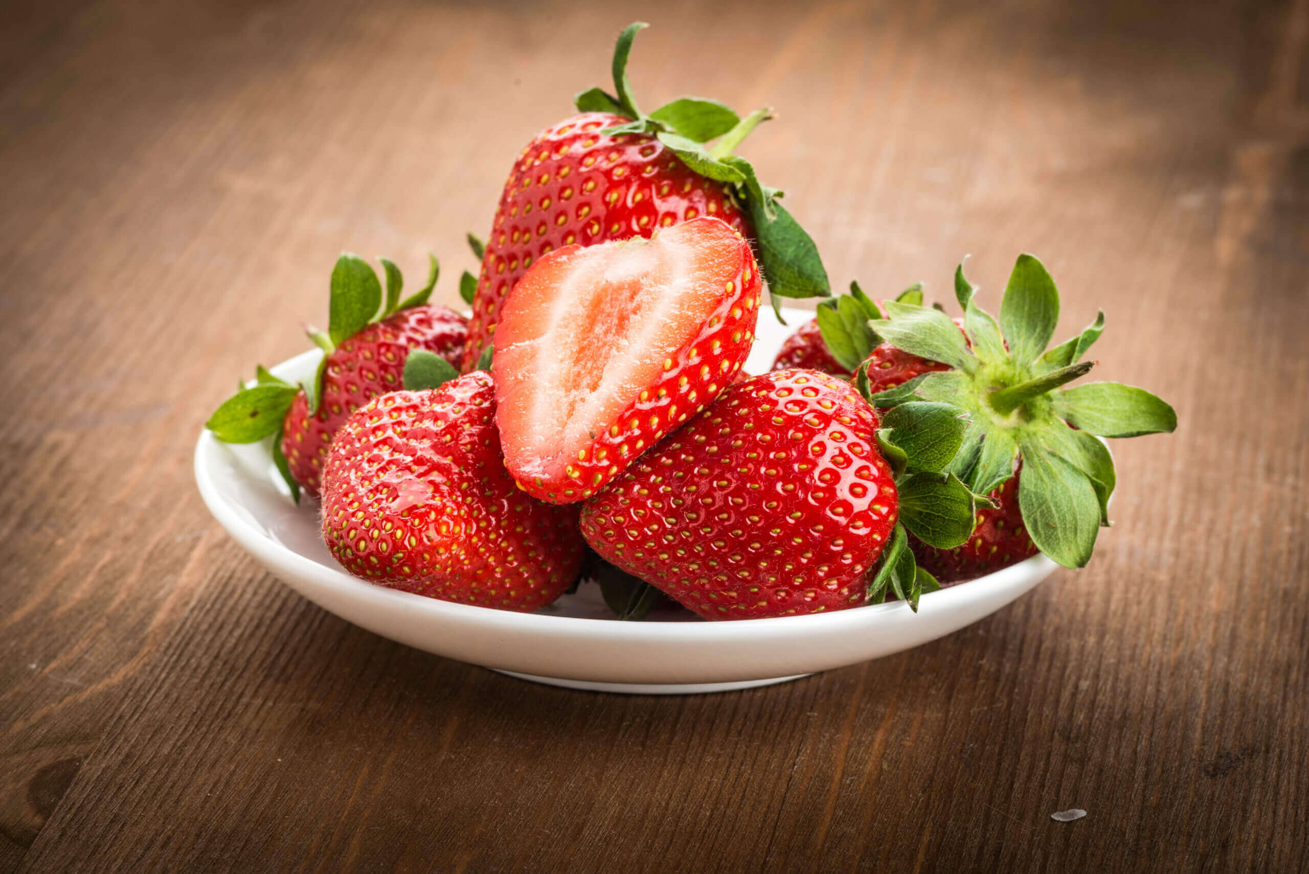 A plate of fresh strawberries.