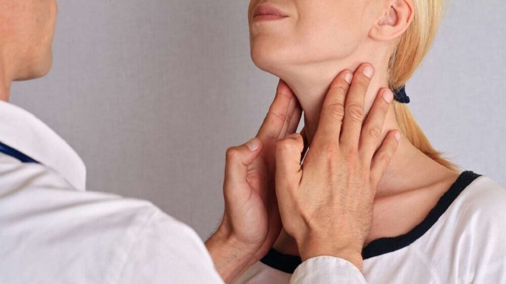 Doctor checking if a woman has hypothyroidism