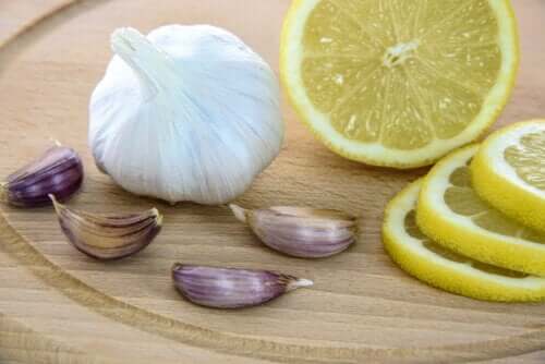 Can a Garlic-Lemon Treatment Help Remove Warts?