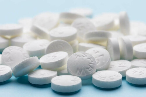 A surface full of aspirins.