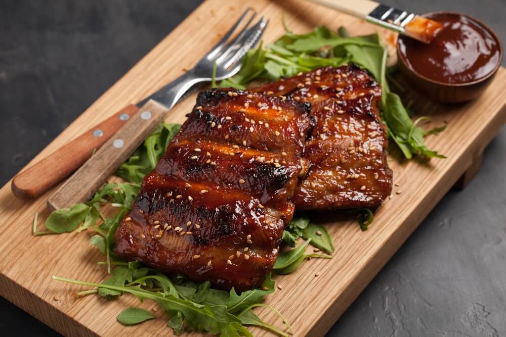 Caramelized ribs with plantains