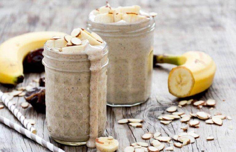 Almond, Banana, and Coconut Water Juice