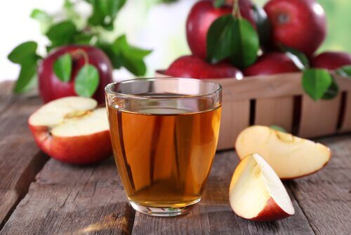 Get rid of foot odor with apple vinegar
