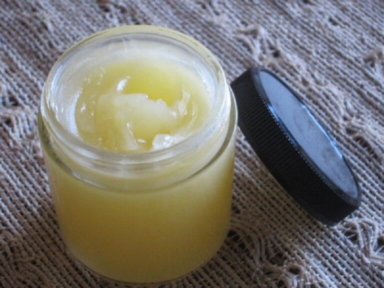Makeup remover with vaseline and vitamin E