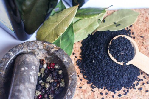 Black Cumin and pestle and mortar
