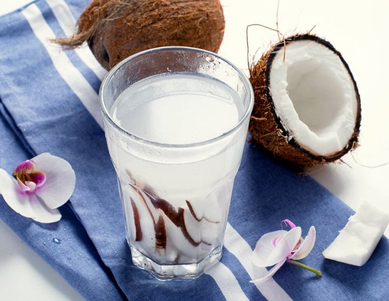 8 Awesome Benefits of Coconut Water