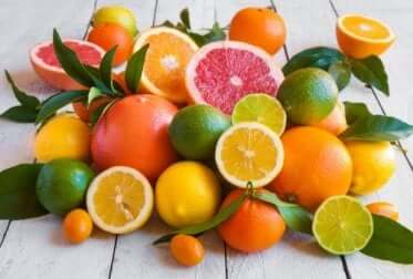 A few fruits rich in vitamin C.
