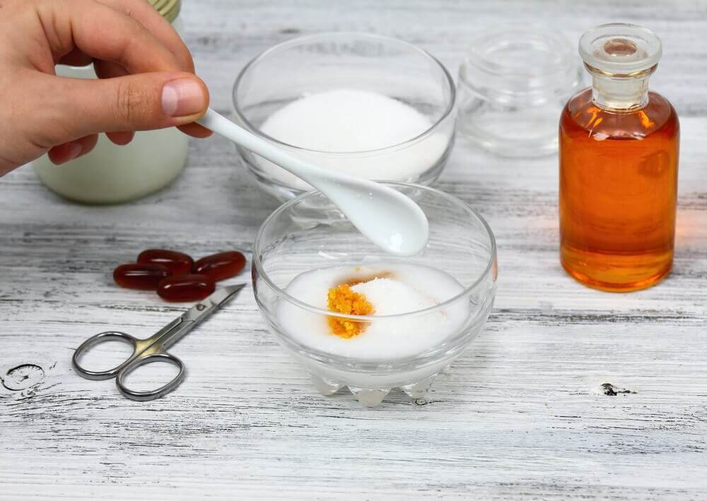 Honey and coconut oil night cream