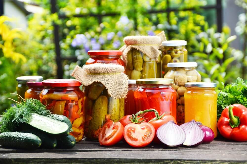 How to bottle tomatoes and other vegetables.