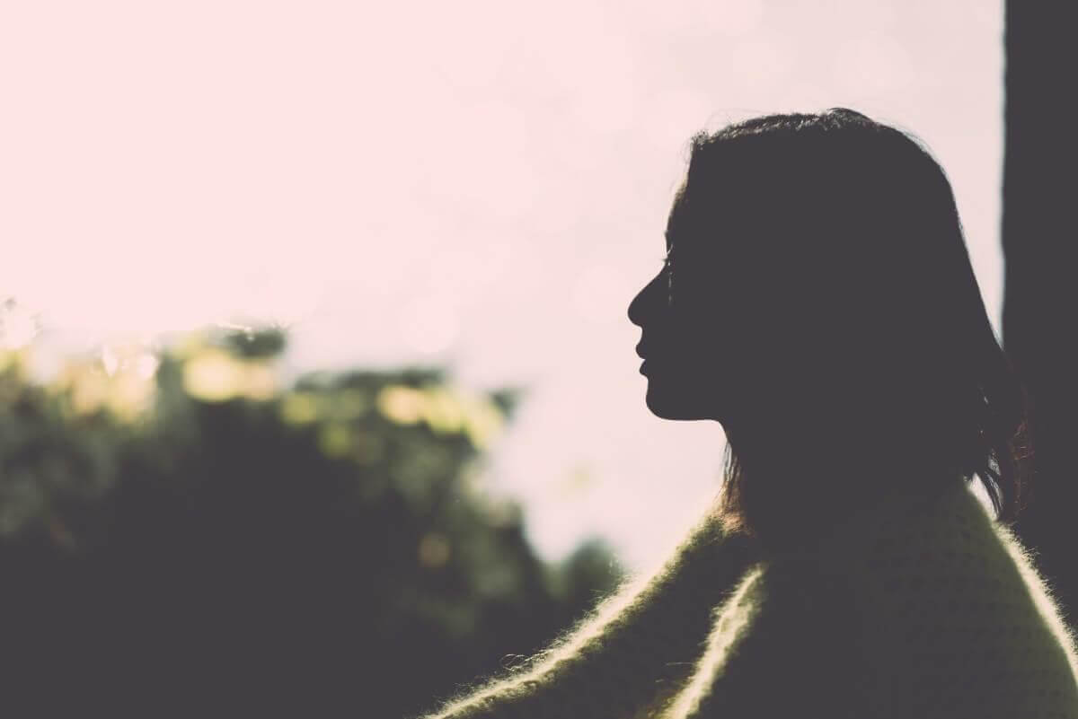 woman looking into the horizon