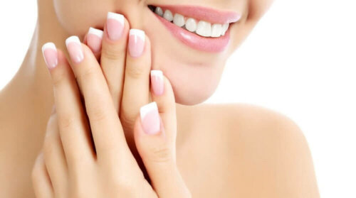 A woman with healthy nails since she used a home remedy to strengthen them.
