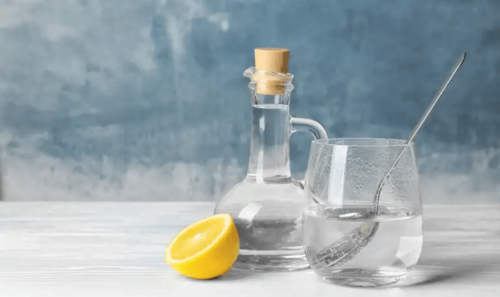 A lemon and vinegar solution.