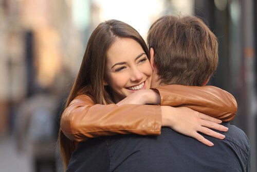 Reduce stress and anxiety: benefits of hugs.