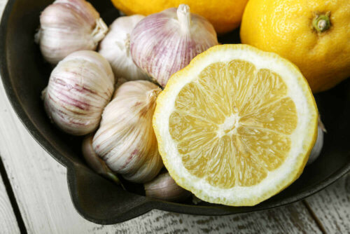 Some lemon and garlic which strenghten your nails.