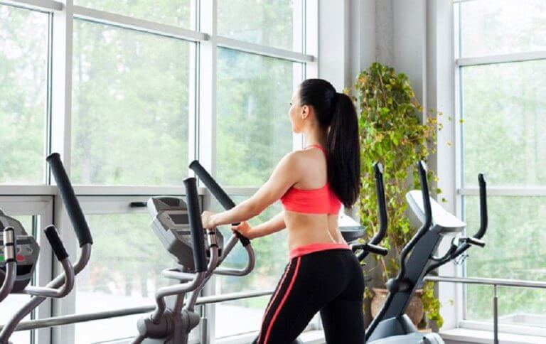 Exercice "width =" 768 "height =" 484 "/> </figure>
<p> Les sédentaires ont tendance à avoir plus de problèmes avec ce problème. <strong> Pour éviter ce problème, vous devriez commencez à faire de l'exercice régulièrement </strong> L'activité physique améliore la circulation sanguine, renforce les muscles et prévient des problèmes comme la <a href=