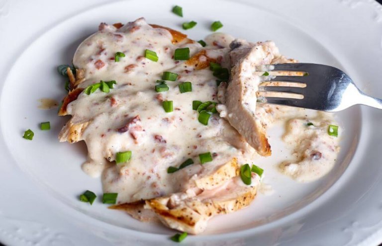 Delicious Chicken Breasts with Cheese Sauce Recipe