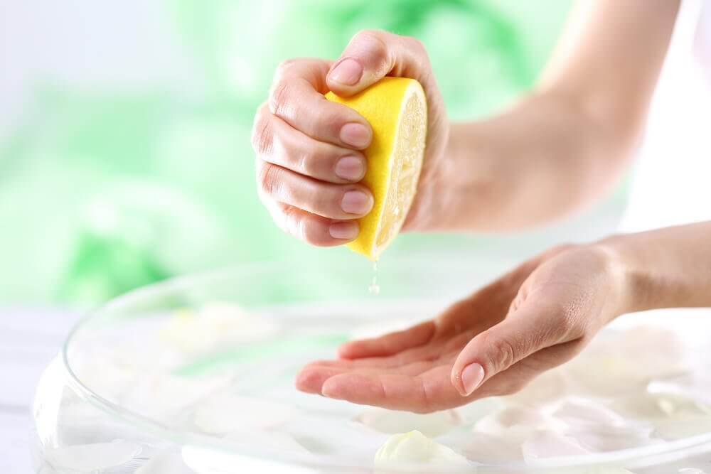 6 Natural Remedies to Clear Up Your Hands
