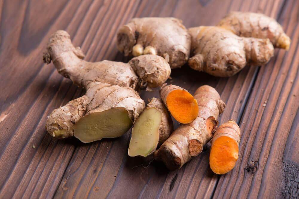 delicious ginger and turmeric tea to lose weight