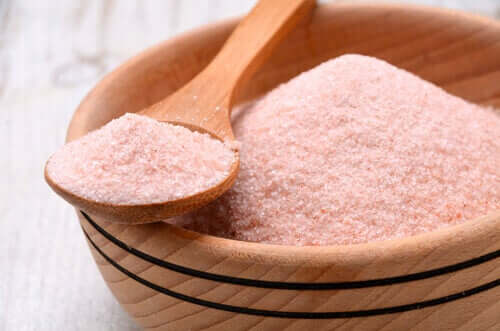 A wooden bowl of pink Himalayan salt.