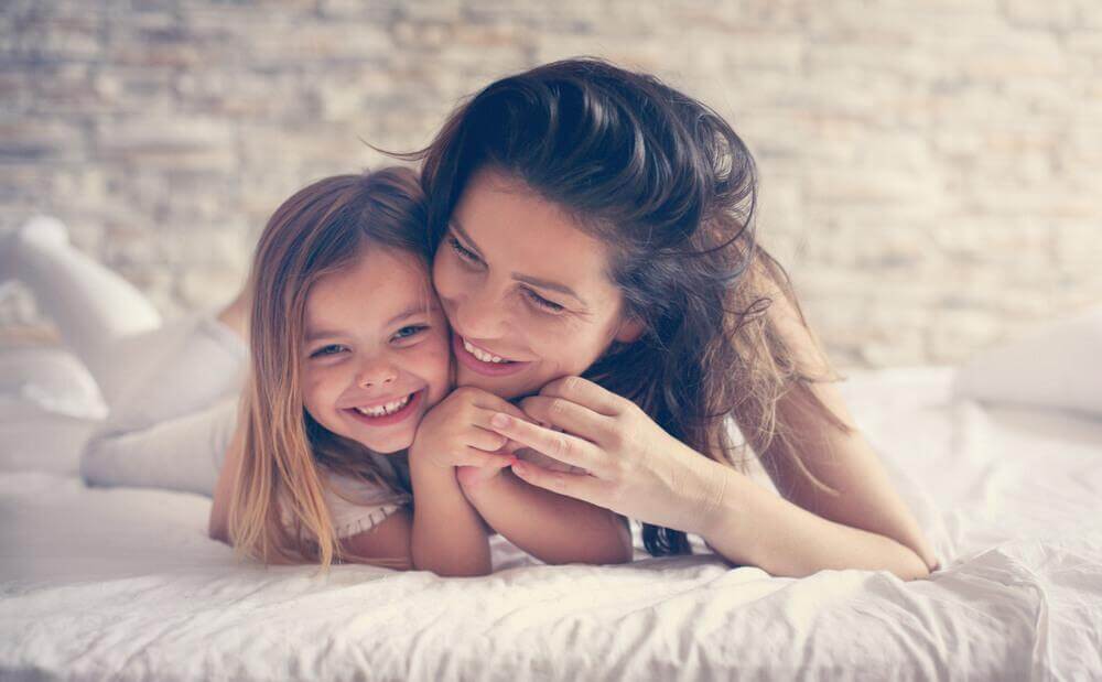 Glad mor og datter - intelligens bliver arvet fra mor