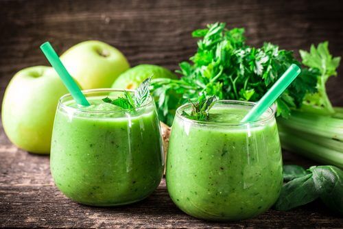 A celery smoothie with apples.
