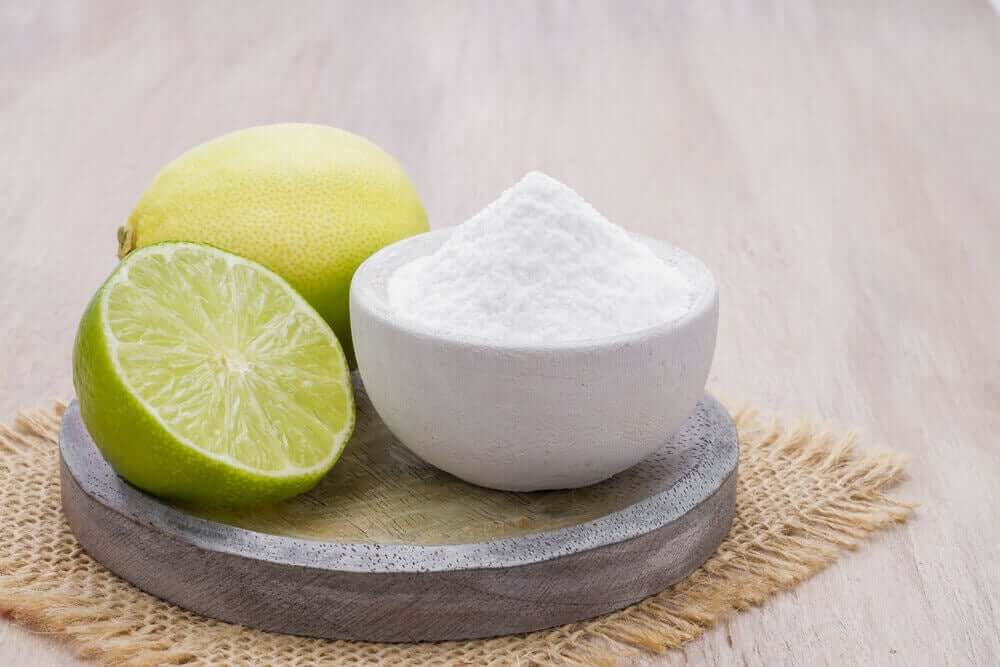 Lemon and baking powder.