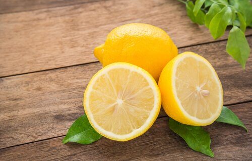 Lemon helps to lose weight
