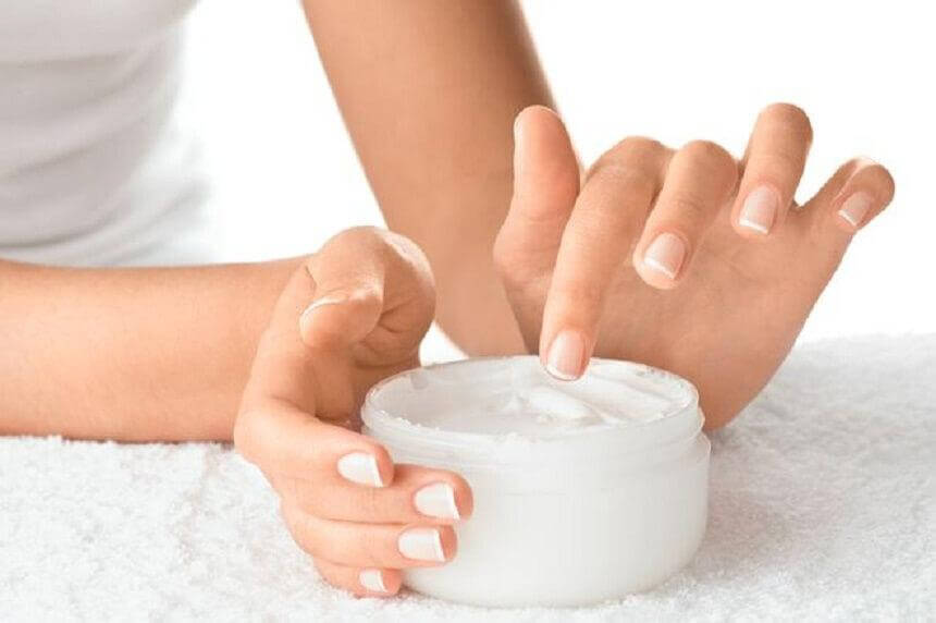 hydrater les ongles "width =" 860 "height =" 572