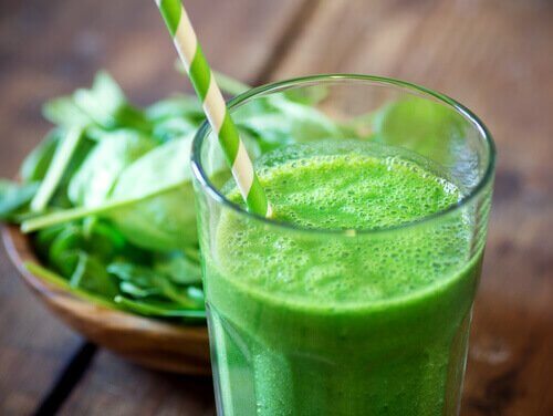 Parsley and pineapple juice to detox your kidneys