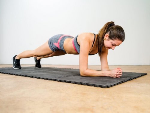 Girl doing plank to get rid of belly fat