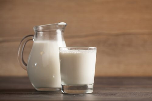 घर के पौधों की सफाई: दूध