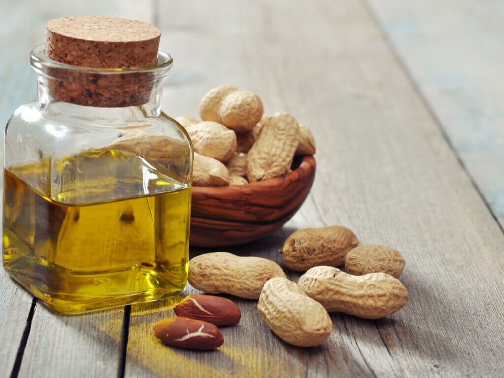 Vitamin B3 in oil and peanuts for healthy skin.