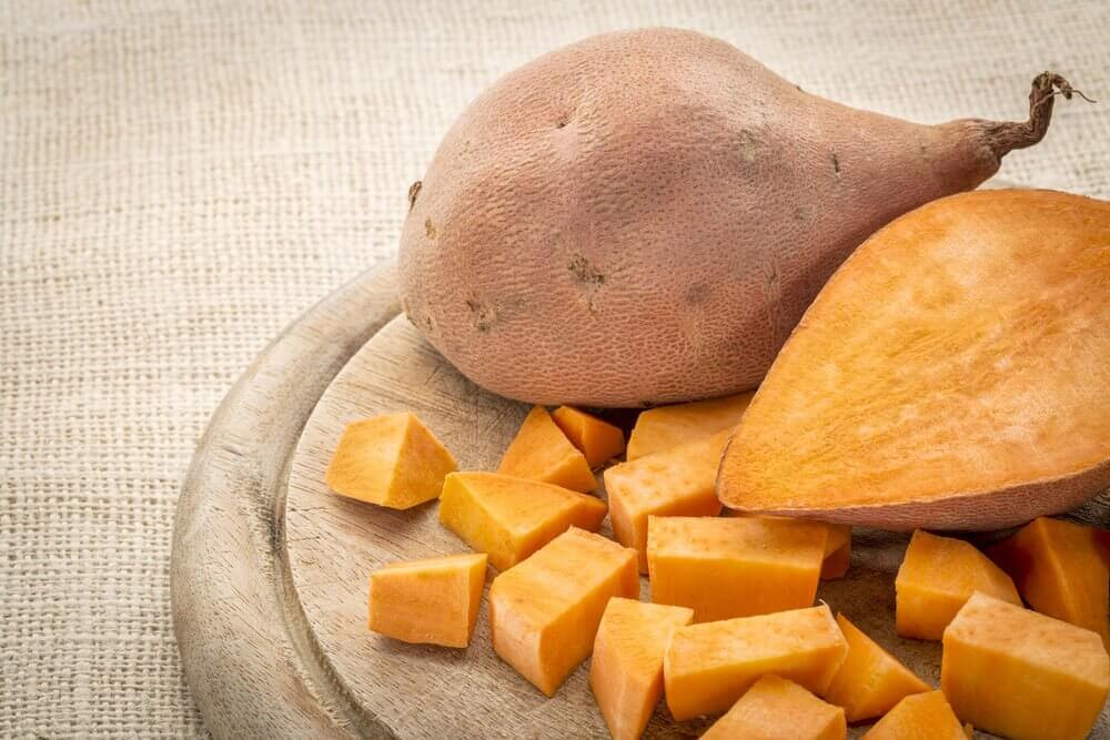 Yummy ignames "width =" 1000 "height =" 667 "/> </figure>
<p> Malheureusement, quand vous mangez et buvez, vous consommez des aliments qui ne sont pas exactement ce que vous attendez d'eux Colorant alimentaire, arômes, citron vert, plomb, entre autres, tous entrent dans votre corps, et vous ne pouvez rien y faire. </p>
<p> Cependant, il y a moyen de les éliminer parce que les ignames contiennent une quantité importante de glutathion. Le glutathion <strong> aide à éliminer les radicaux libres </strong> et les métaux lourds. Même avec des médicaments comme l'acétaminophène, l'igname peut aider à éliminer ces toxines. </p>
<h3> 6. Prévient le diabète </h3>
<p> Dans les articles précédents, nous avons déjà parlé de ce qui se passe avec le sucre. Le sucre est si bon qu'il peut devenir addictif. Cependant, le glucose est dangereux pour la santé. Ainsi, vous devriez rechercher <a href=