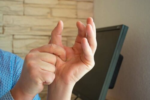 A person pinching their thumb.