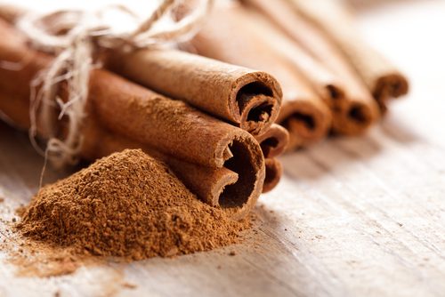 Cinnamon sticks and ground cinnamon