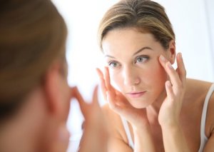 Why Wash Your Face With Apple Cider Vinegar? Know the Benefits
