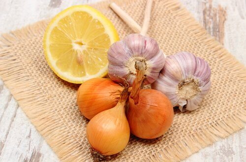 Onion, garlic and lemon