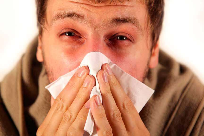 Vaccinations "width =" 864 "height =" 576 "/> </figure>
<p> La grippe saisonnière est <strong> une maladie contagieuse causée par un virus </strong> et plus grave La toux, les éternuements ou les sécrétions nasales peuvent transmettre la toux à d’autres personnes. </p>
<p> Toute personne peut contracter la grippe saisonnière, en particulier les enfants et les personnes âgées. </p>
<p> Parmi les symptômes de la grippe saisonnière: </p>
<ul>
<li> Fièvre </li>
<li> Toux </li>
<li> Maux de tête </li>
<li> Frissons </li>
<li> Maux de gorge </li>
<li> Épuisement </li>
<li> Douleurs musculaires </li>
</ul>
<p> Bien que la grippe dure habituellement quelques jours <strong>elle peut entraîner des complications si elle n'est pas traitée correctement. </strong> Dans ce cas, il peut finir par causer: </p>
<ul>
<li> Pneumonie </li>
<li> Crises d'épilepsie </li>
<li> Fièvre élevée </li>
<li> Maux d'estomac </li>
<li> Diarrhée </li>
<li> otites </li>
</ul>
<p> Le meilleur moyen de prévenir la grippe saisonnière et ses complications est de recevoir un de ces vaccins chaque année. </p>
<p> </p>
<blockquote>
<p> <em> Vous aimeriez peut-être: </em> <em> <a href=