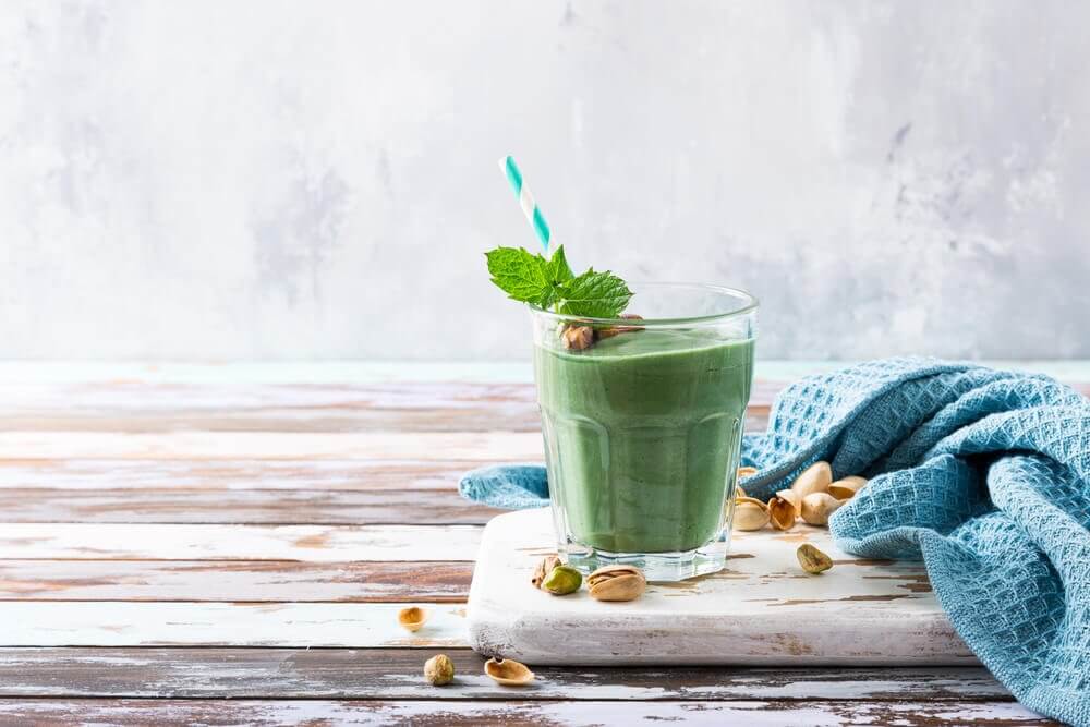 A green smoothie with spirulina.