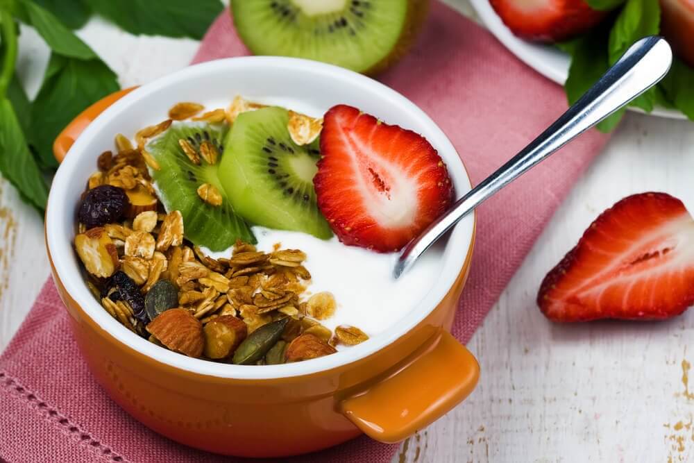 당뇨병 환자를 위한 5가지 저칼로리 아침 식사 요거트, 과일 채소 스무디