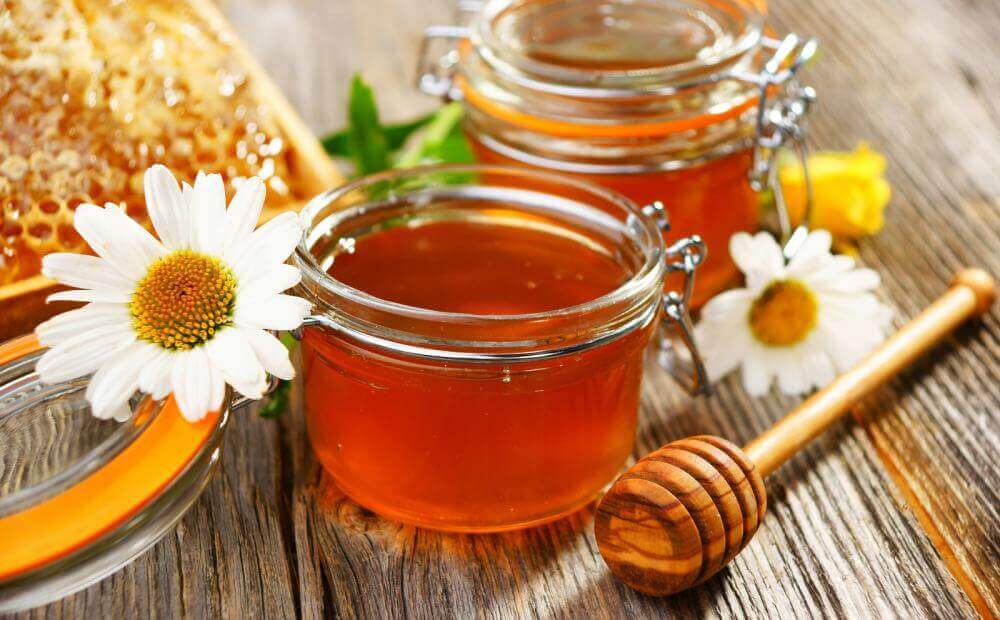 The cosmetic benefits and uses of honey and cinnamon.