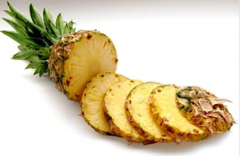 pineapple in slices
