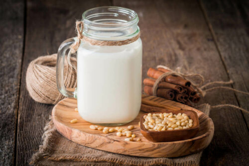 A cup of quinoa milk which has many benefits.