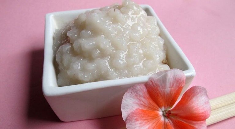 2 Ways to Use Rice to Cleanse Your Skin