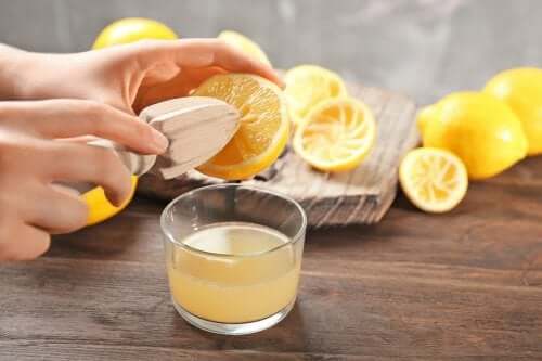 A woman juicing lemons.
