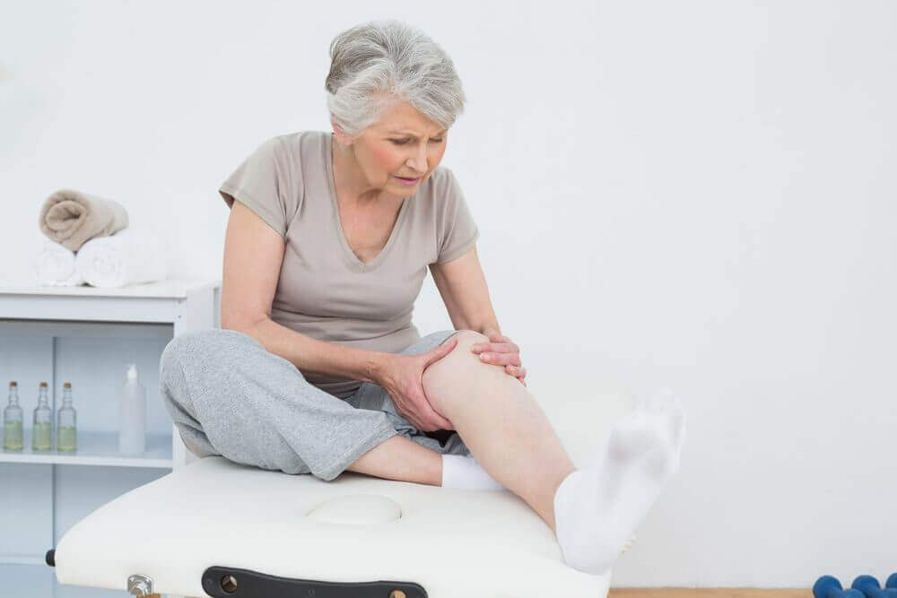 Ways to use aloe vera for better health: swollen legs.