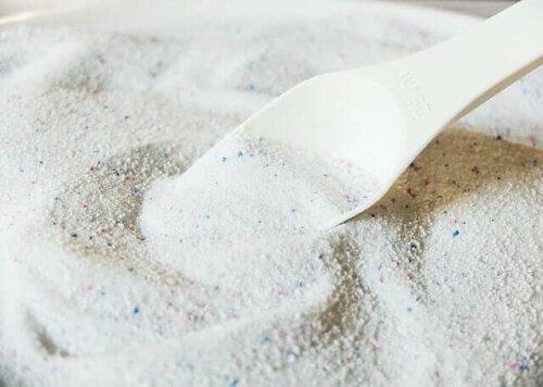 A close up of laundry detergent.